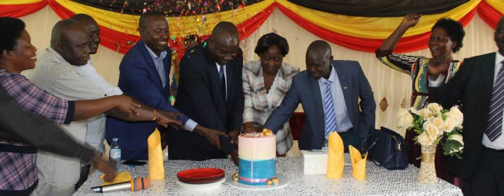 Cake cutting 